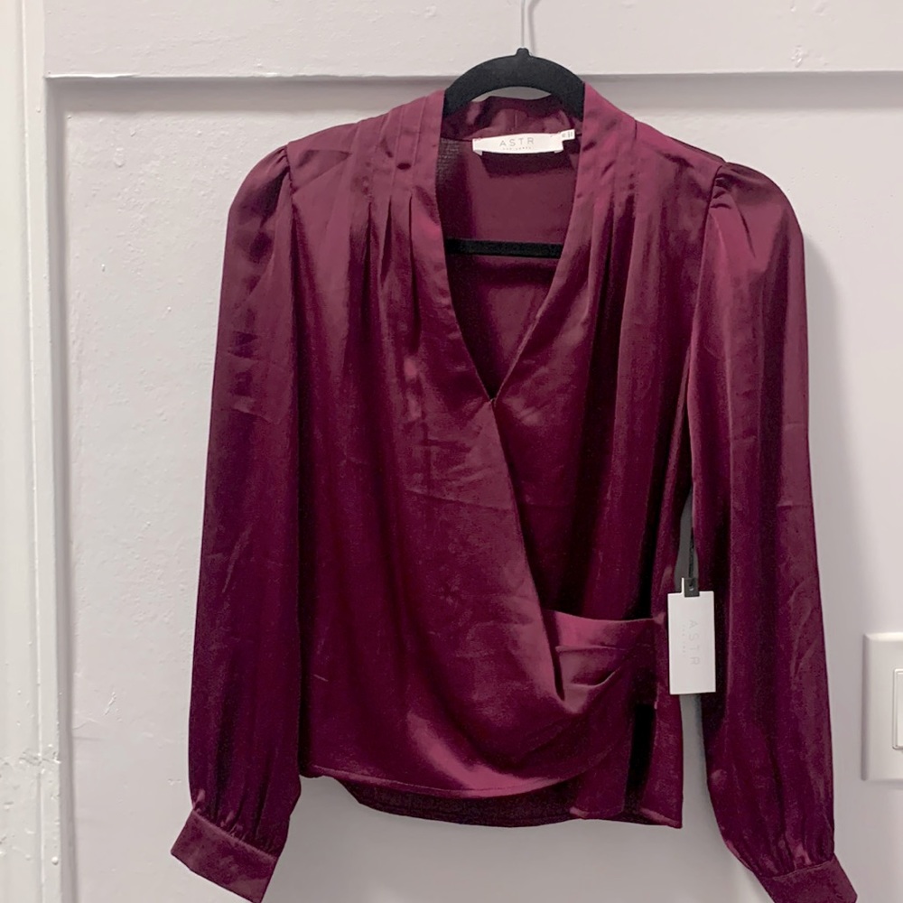 NWT - ASTR the Label chic long sleeved top - SIZE XS